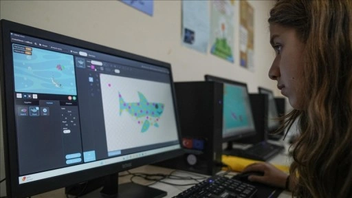İzmir'de öğretmen ve öğrenciler 'dijital okuryazar' oluyor